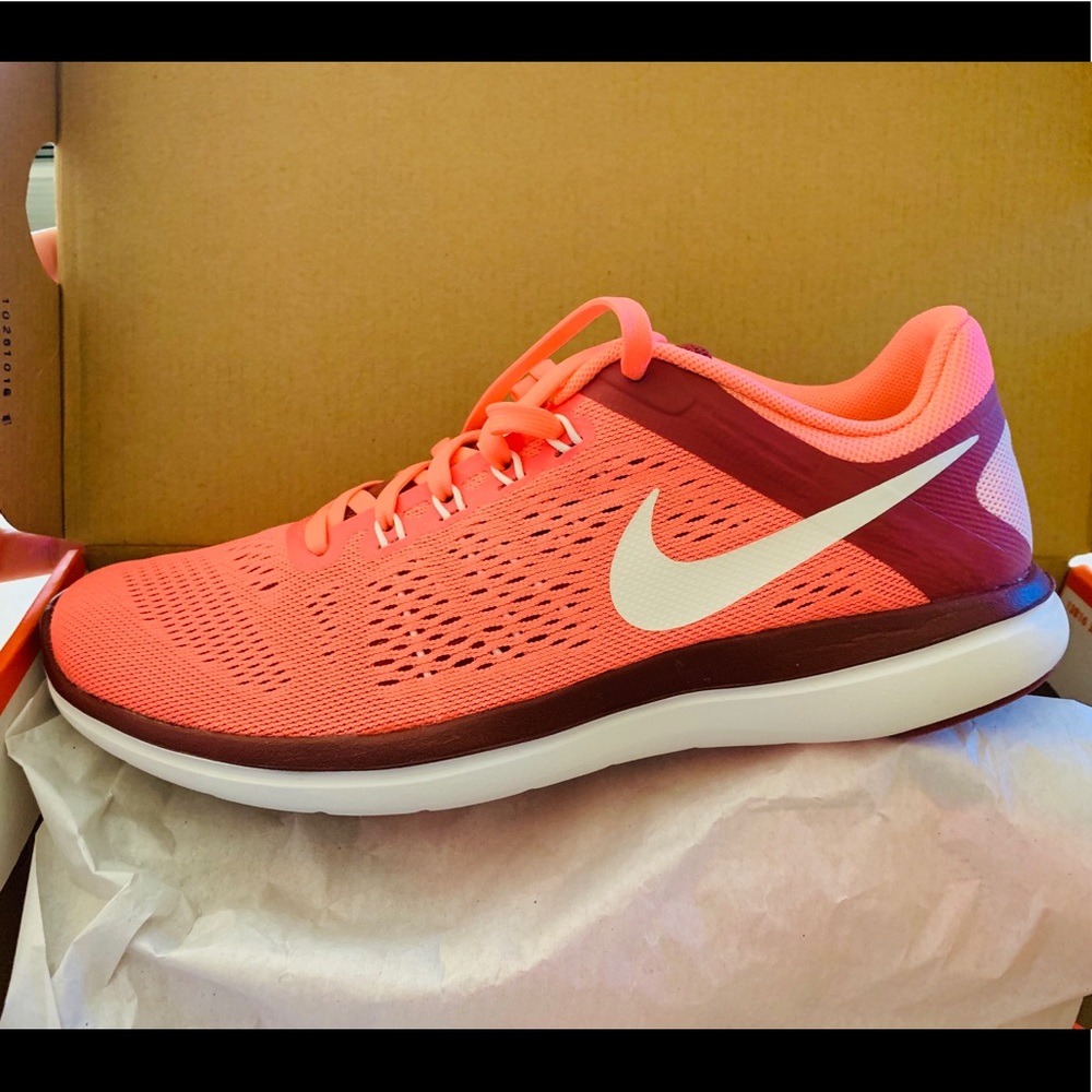 NEW Nike Women’s Flex 2016 RN